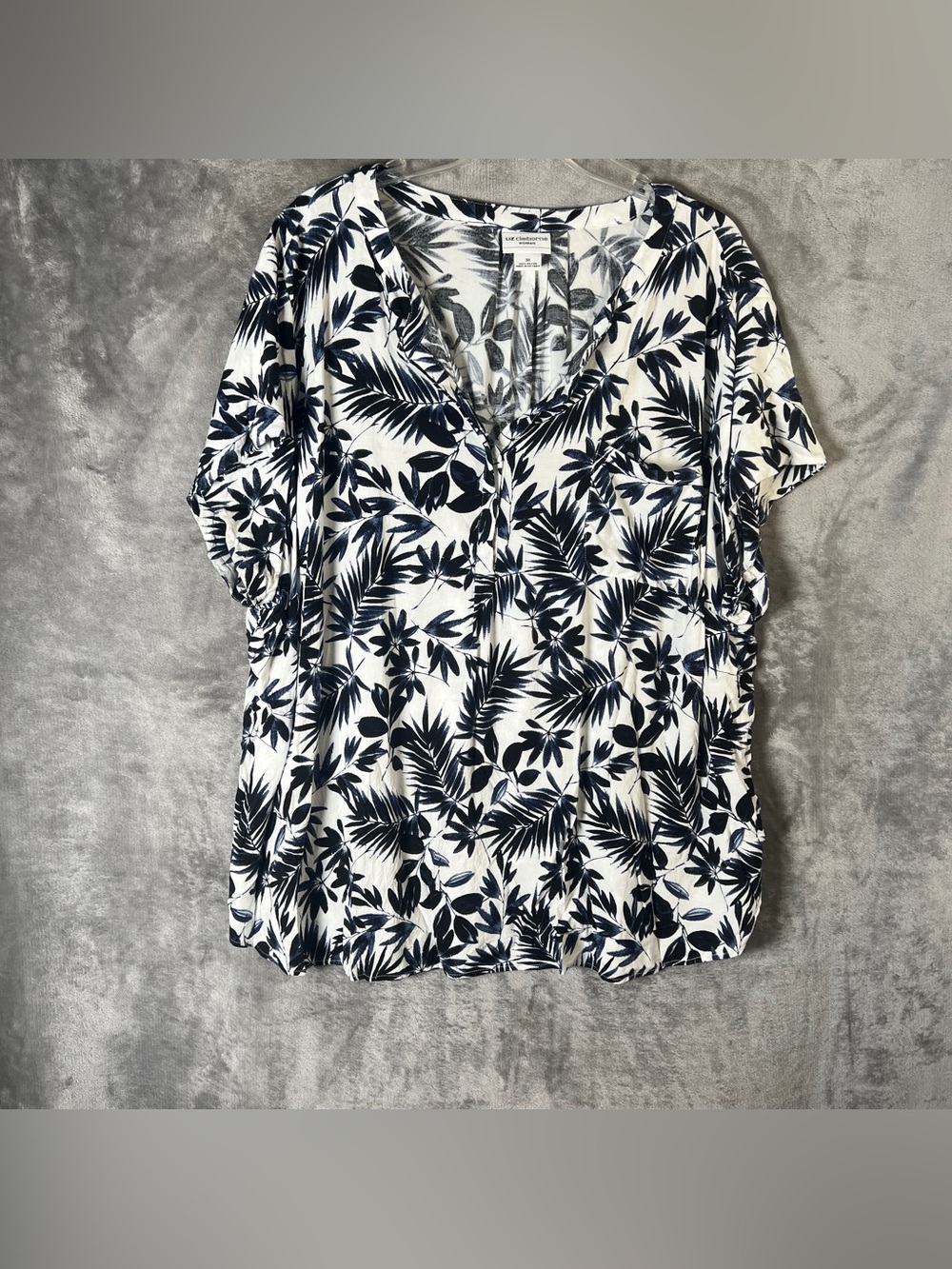 Liz Claiborne White V-Neck Top with Navy Tropical Leaf Print